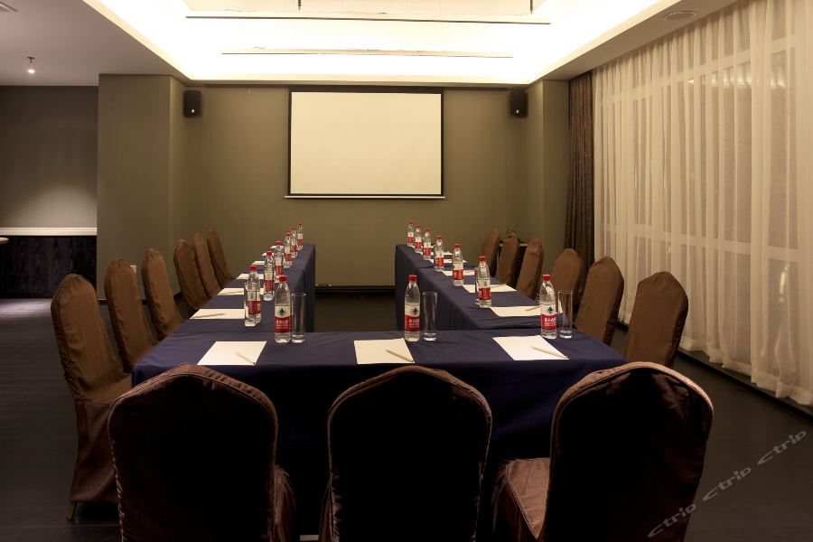 Holz Hotel Shenyang Exterior foto